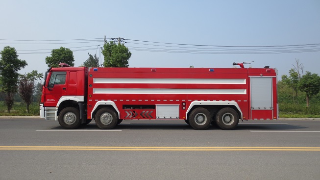 豪沃前四后八泡沫消防車(chē)（24噸）圖片
